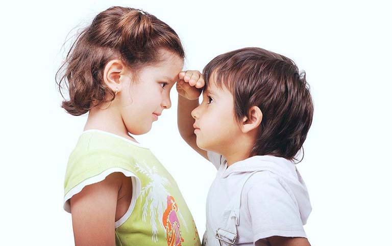dấu hiệu trẻ phát triển không bình thường