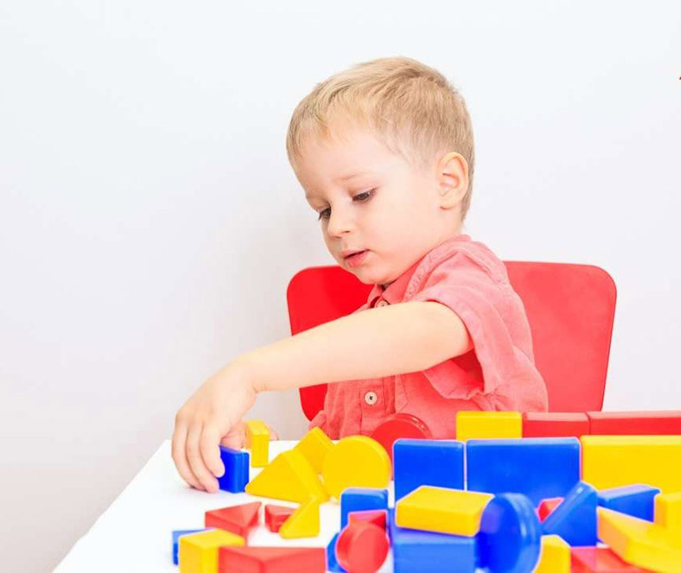 phương pháp Reggio Emilia và Montessori