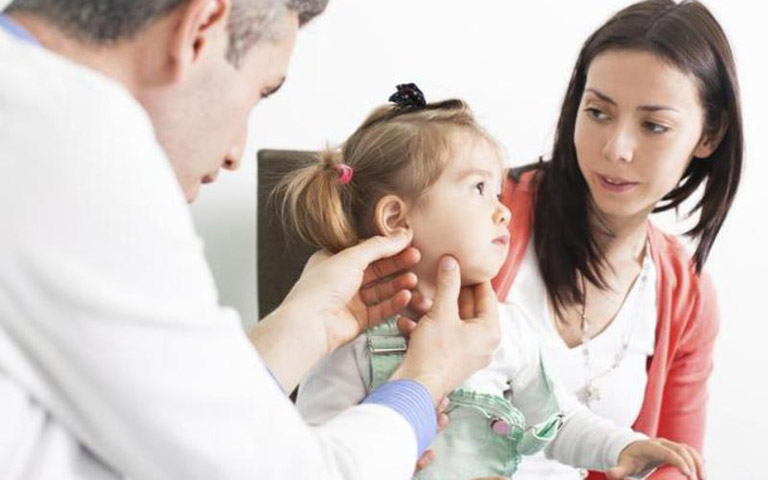 phân biệt trẻ chậm nói tự kỷ và chậm nói đơn thuần