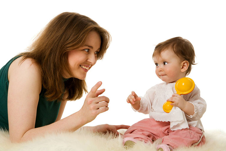 phân biệt trẻ chậm nói tự kỷ và chậm nói đơn thuần