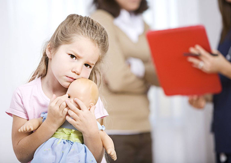 phân biệt trẻ chậm nói tự kỷ và chậm nói đơn thuần