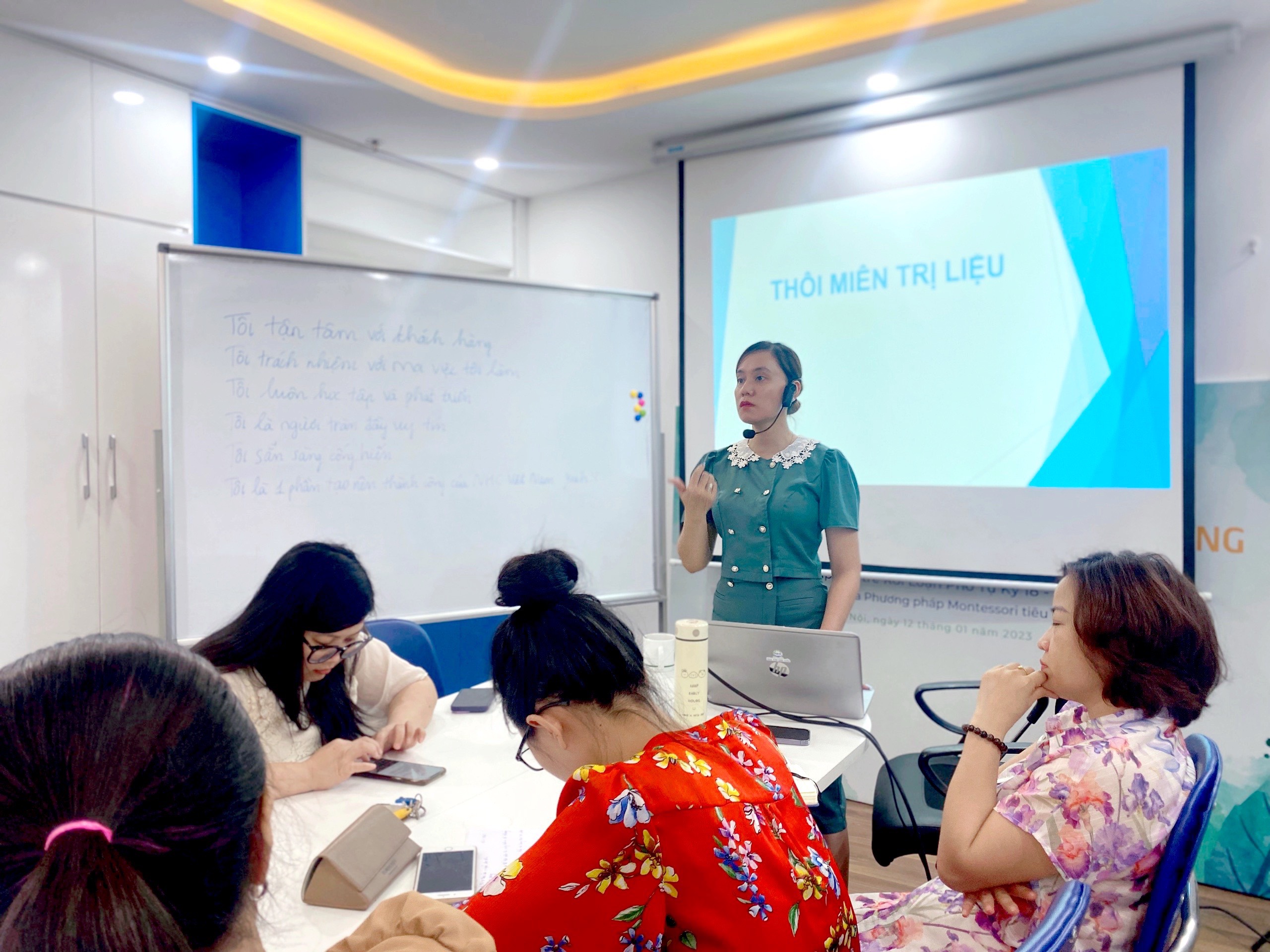 Chuyên gia Tâm lý trị liệu Bùi Thị Hải Yến chia sẻ về phương pháp thôi miên 