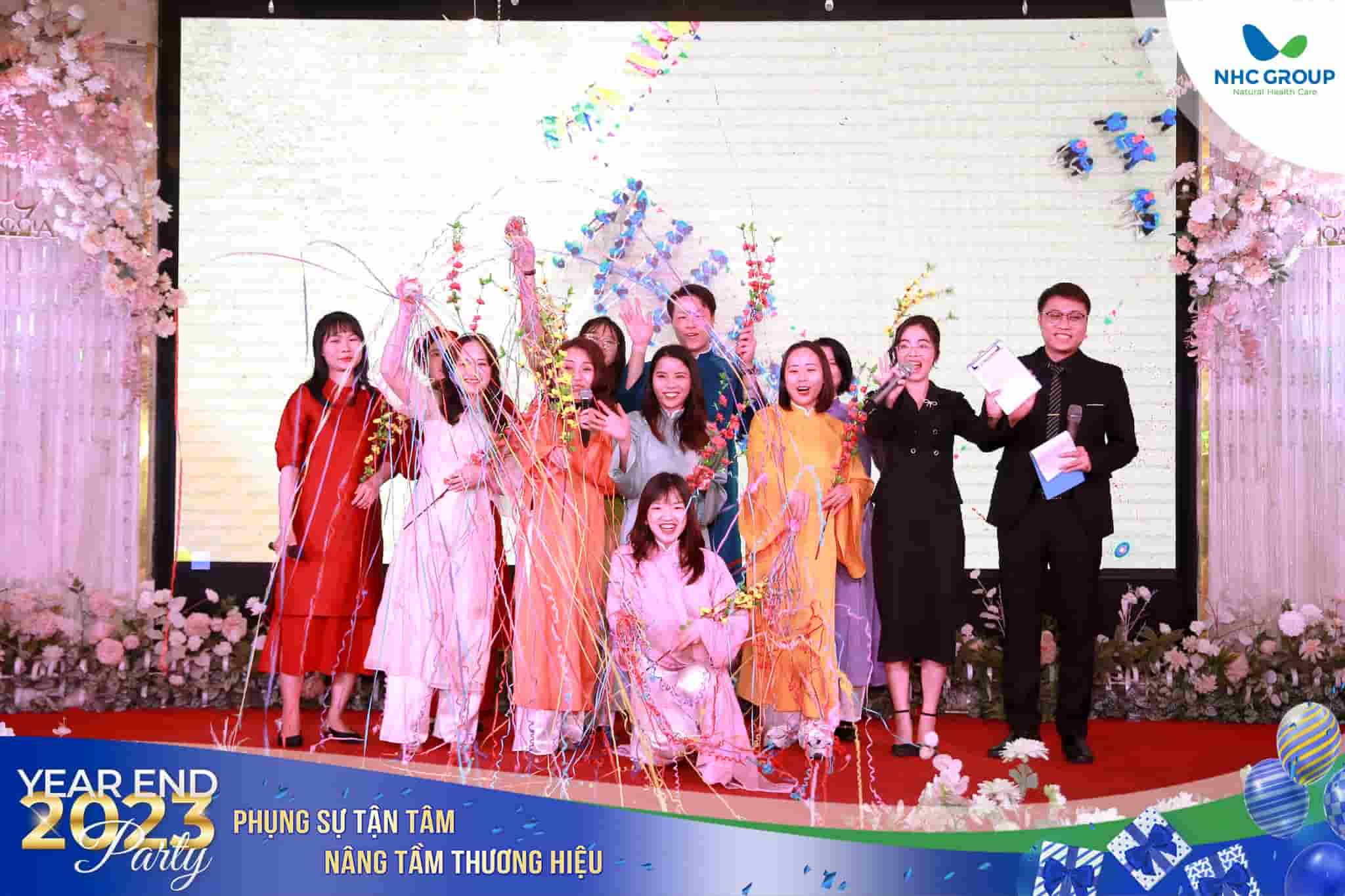 "Như hoa mùa xuân" - Nhân sự Công ty cổ phần Khoa học Trung tâm Tâm lý và Phát triển Con người - NHC Việt Nam