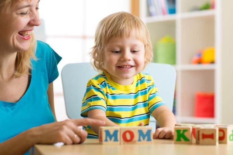 chăm sóc trẻ tự kỷ thông minh